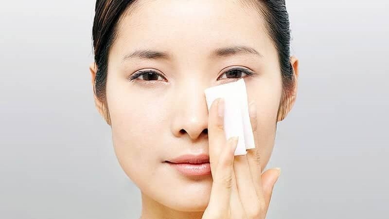 Bột đậu xanh sẽ giúp loại bỏ tế bào chết và làm da trở nên mềm mịn