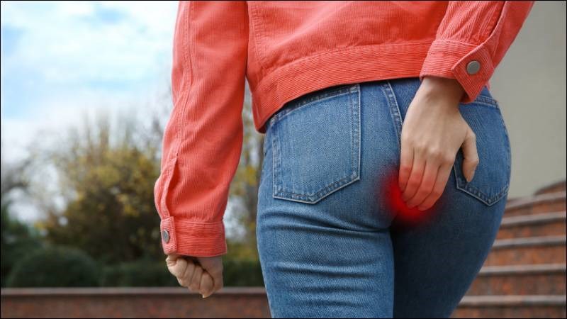 Bệnh trĩ sa thường gây đau, khó chịu