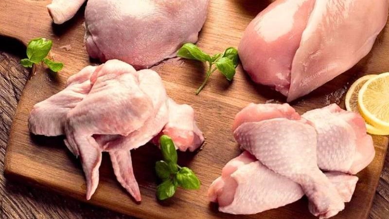 Tiêu thụ thịt gà tăng khả năng sưng tấy, mưng mủ ở vùng da vừa lấy đi nhân mụn