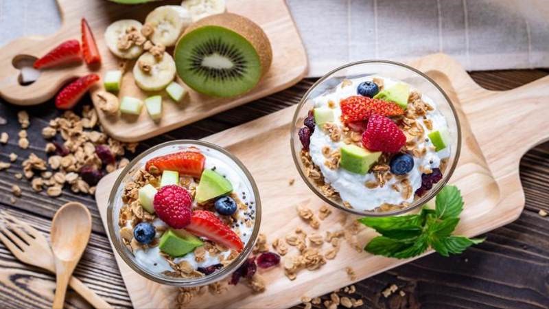 Sữa chua và trái cây là một món ăn dinh dưỡng cho 3 tháng giữa thai kỳ