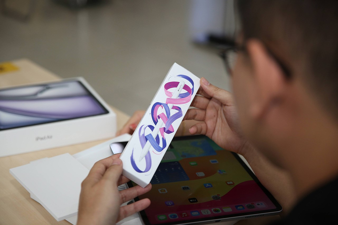 Apple Pencil Pro là phụ kiện không thể thiếu khi chọn mua iPad Pro M4 và iPad Air M2