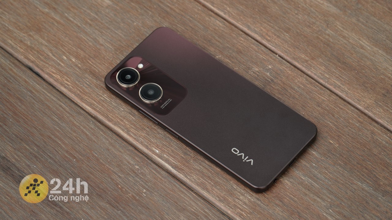 Vivo Y18 sở hữu phong cách thiết kế vuông vắn thời thượng. Vivo Y18 sở hữu phong cách thiết kế vuông vắn thời thượng.