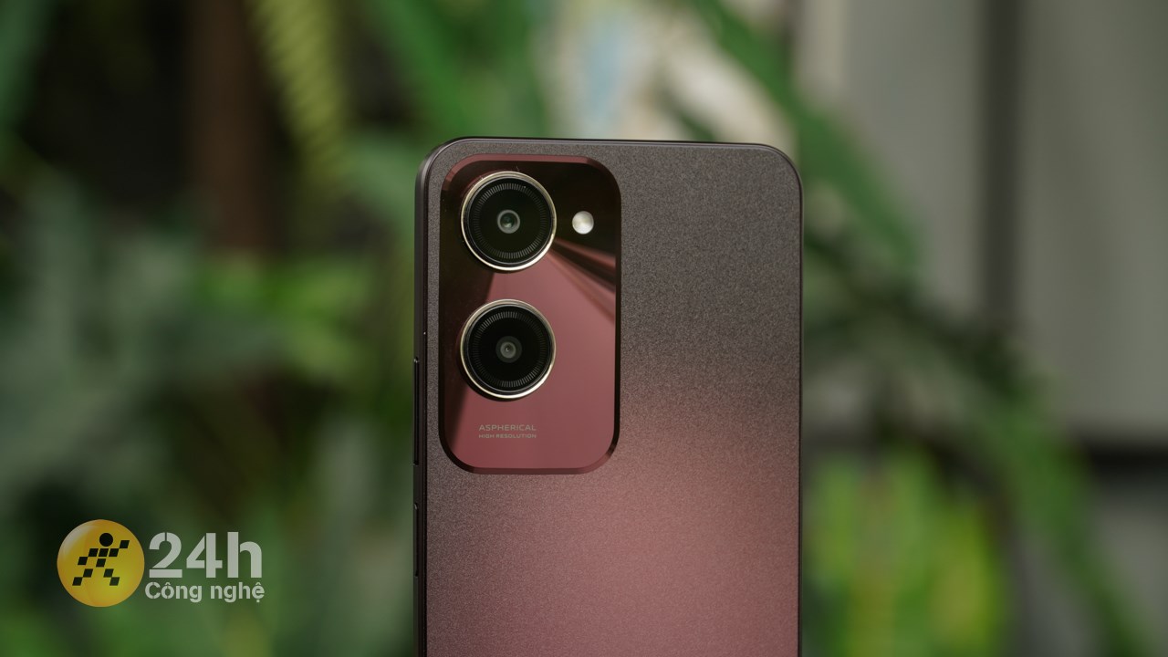 Cụm camera của Vivo Y18 là điểm nhấn chính trên thiết kế của máy. Cụm camera của Vivo Y18 là điểm nhấn chính trên thiết kế của máy.
