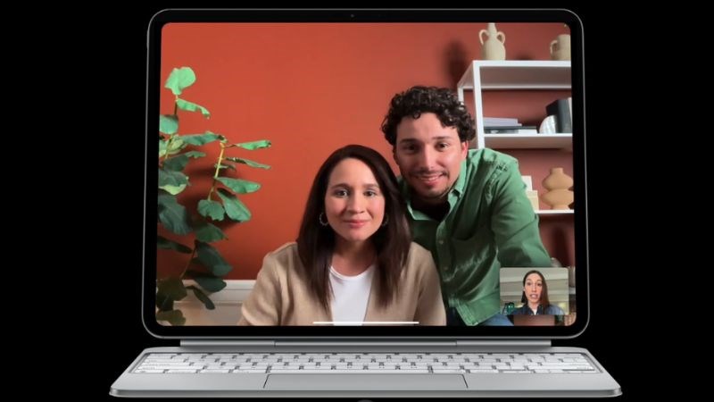 Camera trước mới với tính năng Trung Tâm Màn Hình