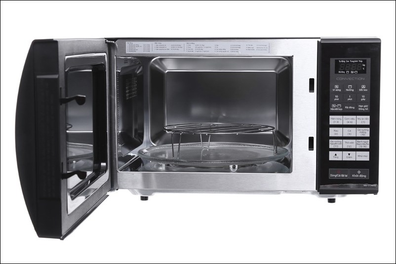 Lò vi sóng có nướng Panasonic NN-CT36HBYUE có khoang lò bằng thép không gỉ dễ vệ sinh
