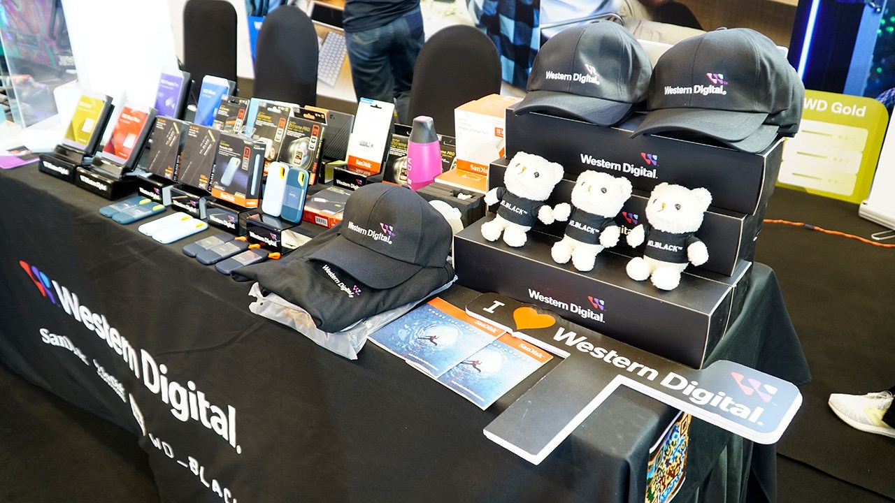 Những phần quà giá trị đang chờ đợi bạn tại sự kiện MSI kỷ niệm 20 năm laptop