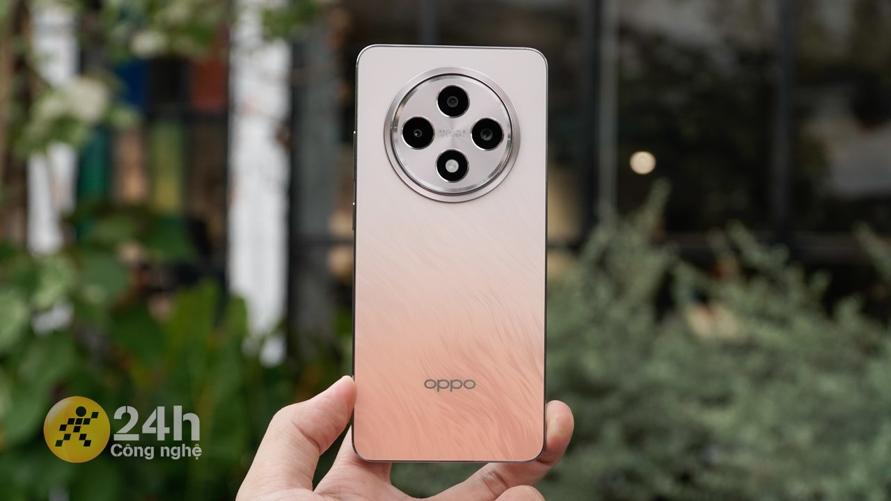 Trải nghiệm cầm nắm OPPO Reno12 F rất thoải mái.