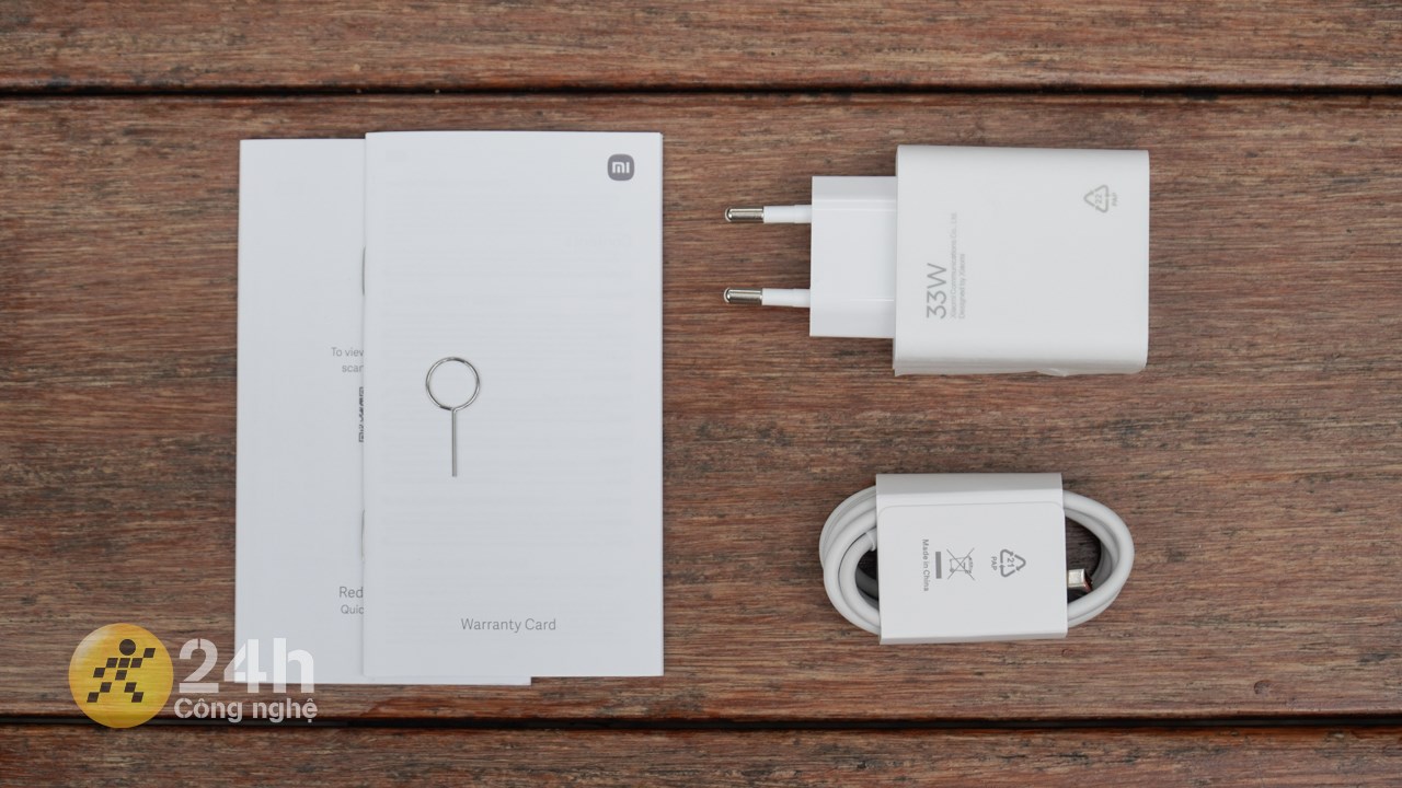 Bên trong hộp đựng Redmi Pad Pro chứa đầy đủ những món phụ kiện cần thiết. Bên trong hộp đựng Redmi Pad Pro chứa đầy đủ những món phụ kiện cần thiết.