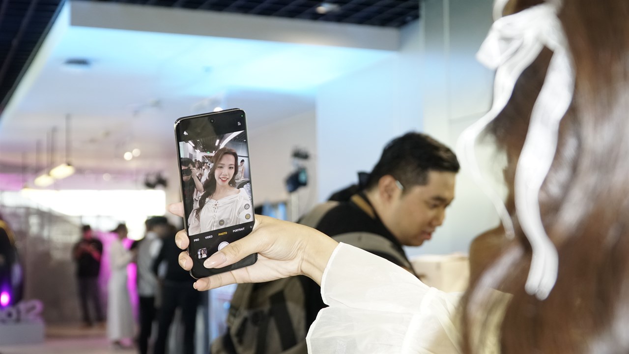 Camera selfie sắc nét trên OPPO Reno12 Pro Camera selfie sắc nét trên OPPO Reno12 Pro