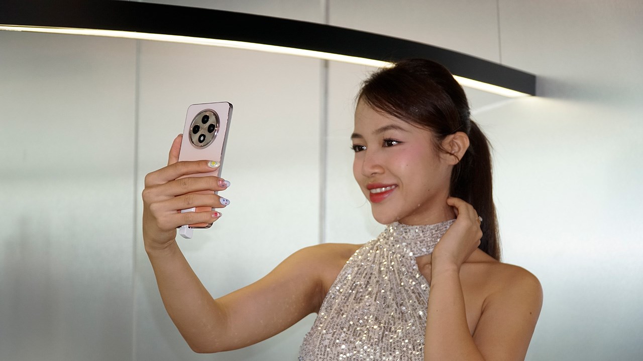 Đèn Halo là điểm tạo sự ấn tượng trên OPPO Reno12 F Đèn Halo là điểm tạo sự ấn tượng trên OPPO Reno12 F