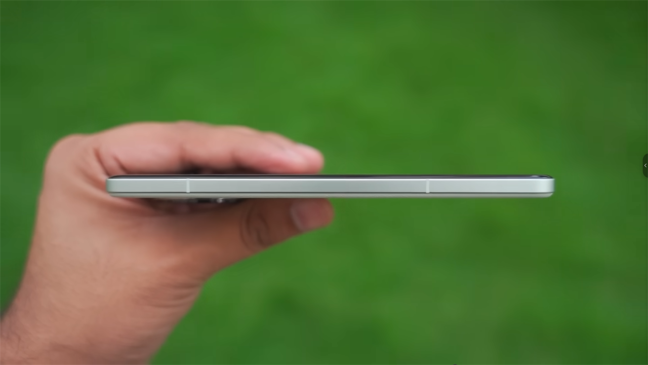 Phần khung viền được hoàn thiện cứng cáp. Nguồn: Tech Burner.