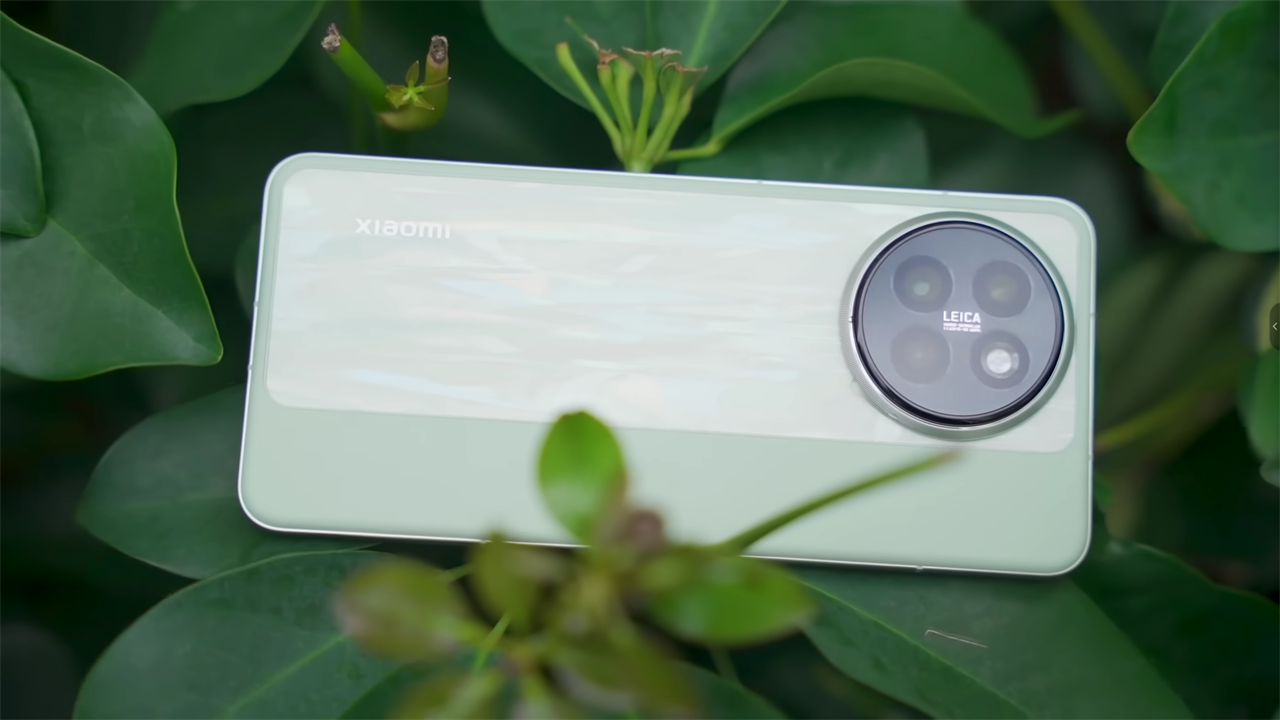 Mặt lưng được thiết kế 2 phần trông rất độc đáo. Nguồn: Tech Burner.