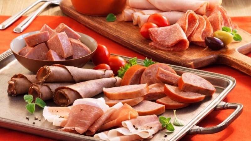 Không nên tiêu thụ thịt đã qua chế biến khi mắc hội chứng đa nang buồng trứng