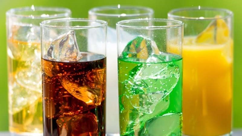 Những người mắc PCOS nên tránh nước có gas, nước trái cây có đường