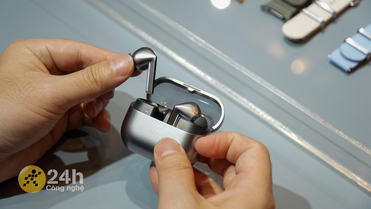 Đặt trước Galaxy Buds 3 | Buds 3 Pro: Nhận ưu đãi đến 1.5 triệu, thời gian có hạn Đặt trước Galaxy Buds 3 | Buds 3 Pro: Nhận ưu đãi đến 1.5 triệu, thời gian có hạn