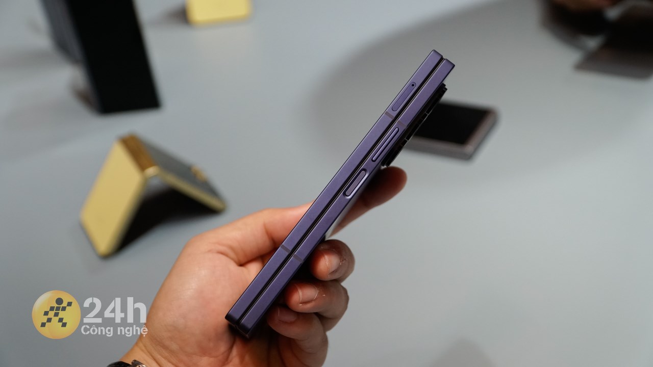 Galaxy Z Fold6 có thiết kế trau chuốt, tỉ mỉ trong từng đường nét Galaxy Z Fold6 có thiết kế trau chuốt, tỉ mỉ trong từng đường nét