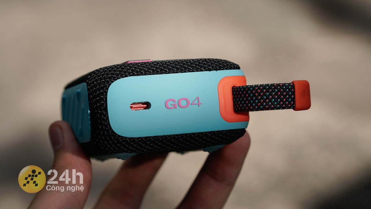 Cạnh phải của JBL Go 4. Cạnh phải của JBL Go 4.
