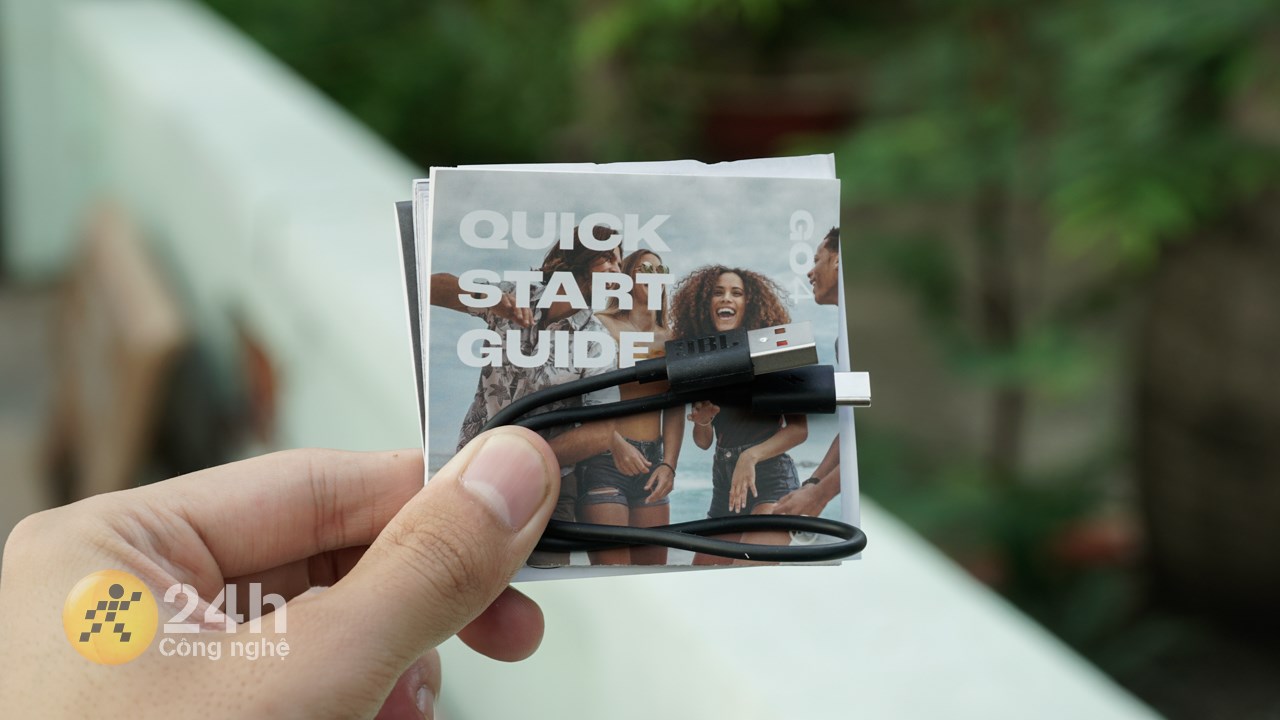 Bên trong hộp đựng JBL Go 4 chứa đầy đủ những món phụ kiện cần thiết. Bên trong hộp đựng JBL Go 4 chứa đầy đủ những món phụ kiện cần thiết.