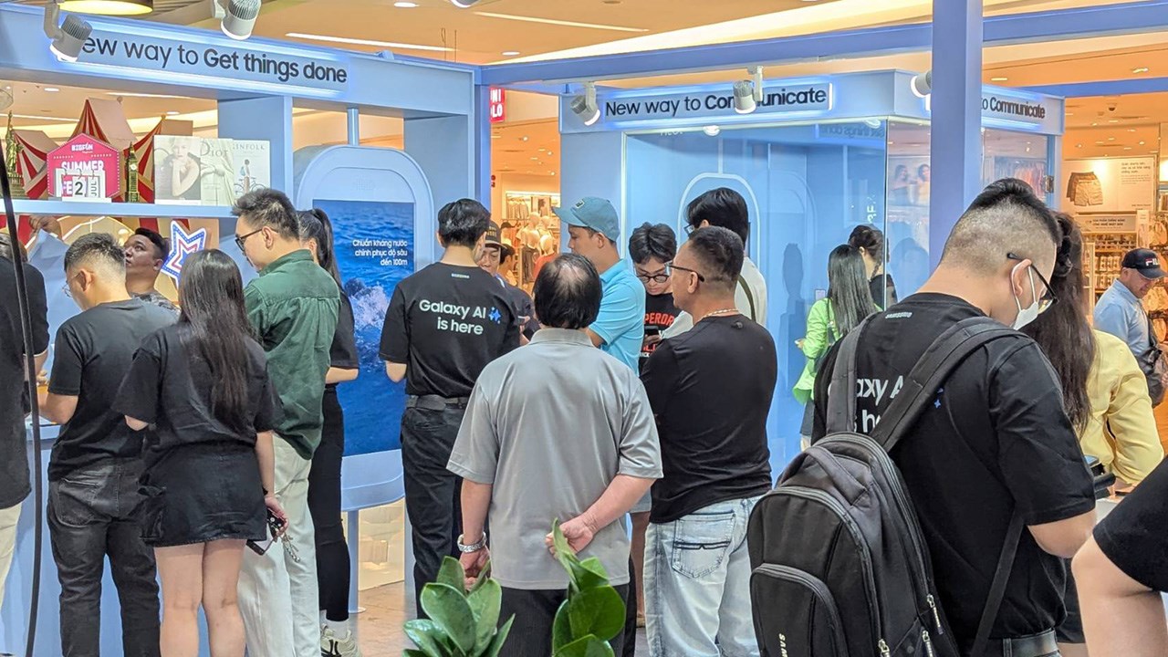 Không khí nhộn nhịp tại sự kiện trải nghiệm Galaxy Z Fold 6 và Galaxy Z Flip 6 Không khí nhộn nhịp tại sự kiện trải nghiệm Galaxy Z Fold 6 và Galaxy Z Flip 6