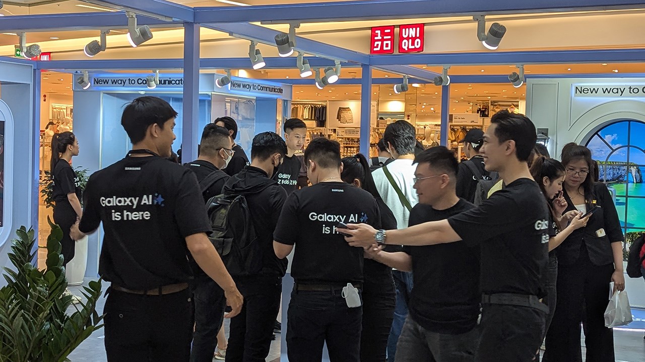 Sự quan tâm của khách hàng về Galaxy Z Fold 6 và Galaxy Z Flip 6 là cực kỳ lớn Sự quan tâm của khách hàng về Galaxy Z Fold 6 và Galaxy Z Flip 6 là cực kỳ lớn