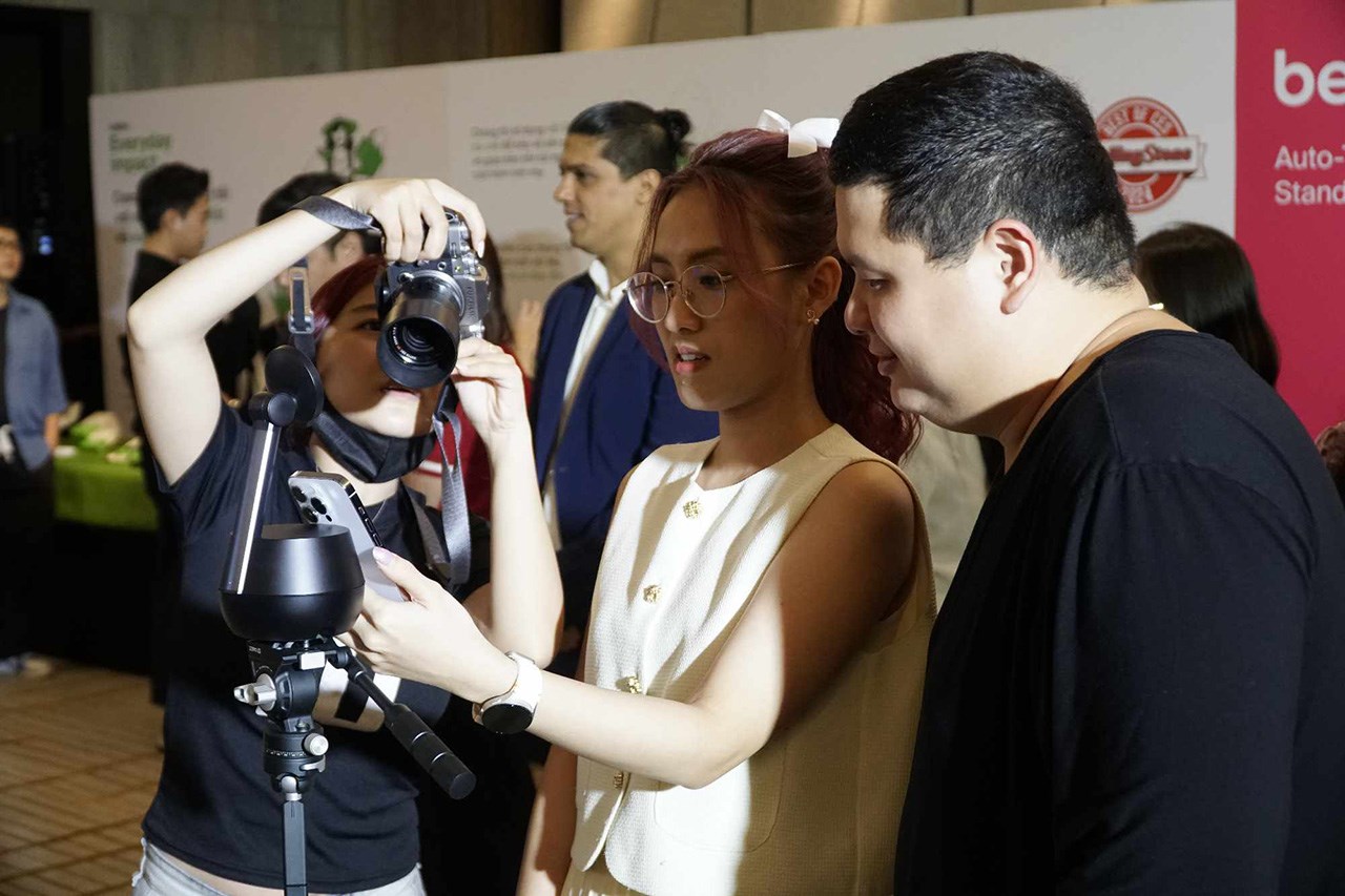 Belkin Stand Pro DockKit có thể quay 360 độ mà không cần can thiệp bằng tay Belkin Stand Pro DockKit có thể quay 360 độ mà không cần can thiệp bằng tay