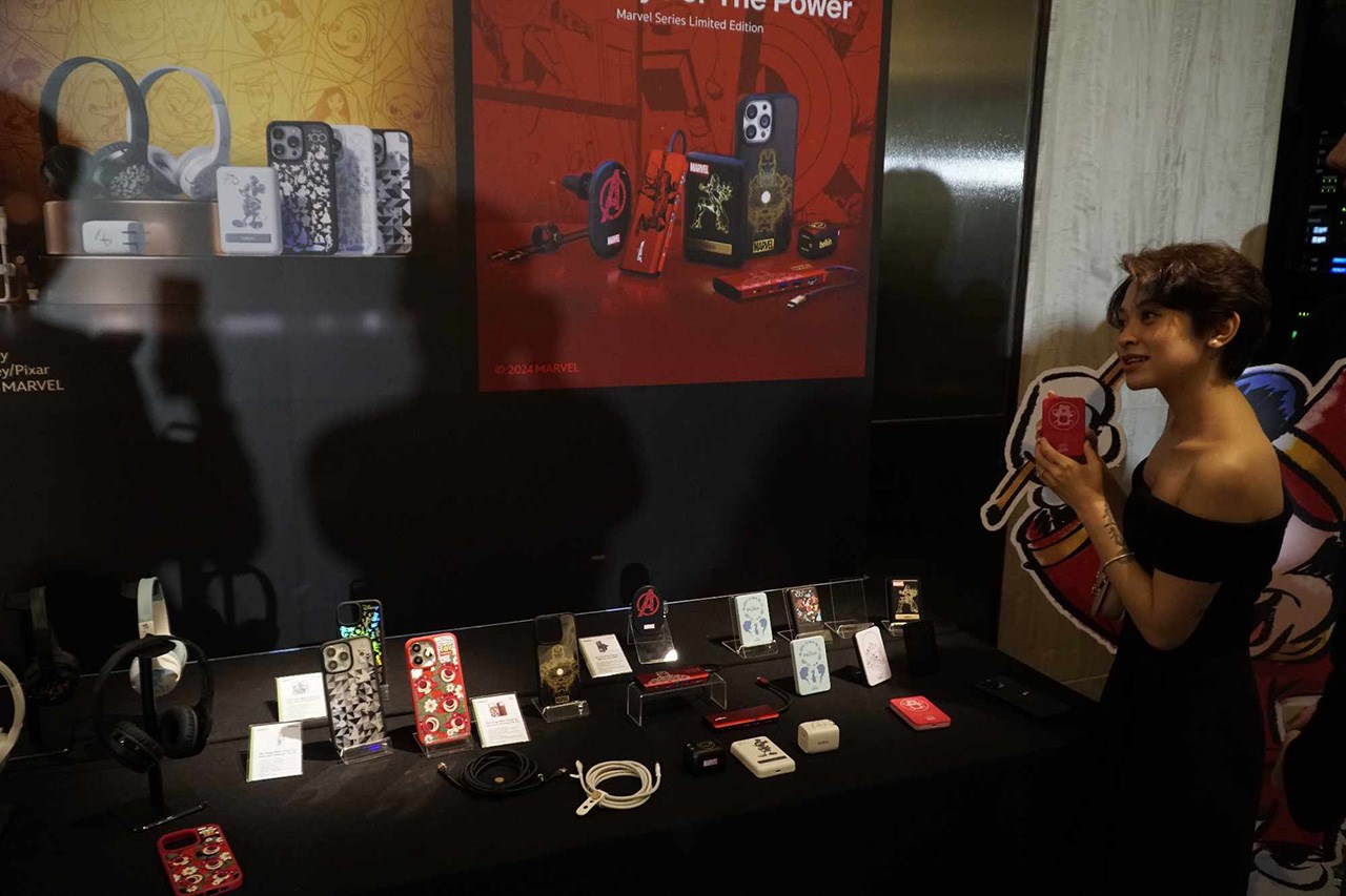 Bộ sưu tập này gồm nhiều phụ kiện khác nhau dành cho các thiết bị di động Bộ sưu tập này gồm nhiều phụ kiện khác nhau dành cho các thiết bị di động