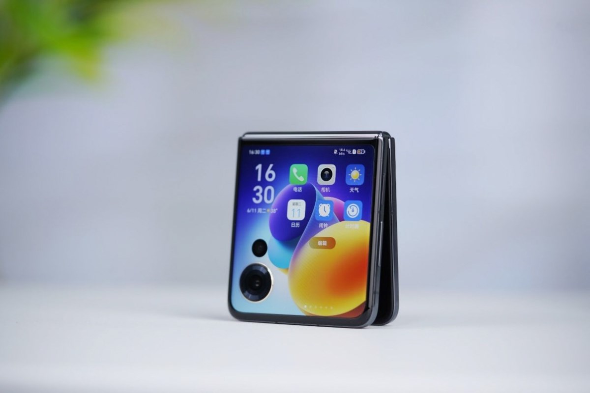 Điểm nổi bật nhất của HONOR Magic V Flip là màn hình phụ. Nguồn: Weibo.