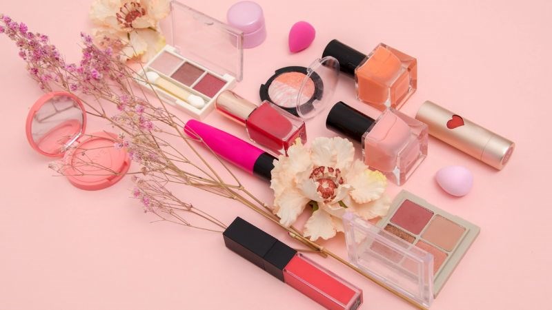 Hãy tạm ngưng sử dụng mỹ phẩm 1 đến 3 tuần sau khi peel da