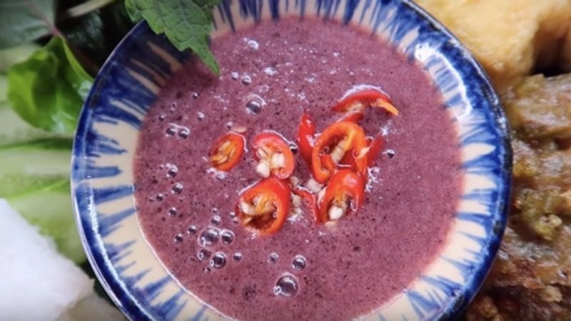 Mắm tôm là loại mắm được chế biến từ tôm hoặc moi biển và muối ăn