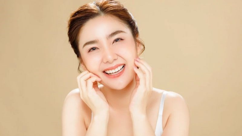 Các chất chống oxy hóa và vitamin trong lá chanh ngăn lão hóa và làm sáng da 