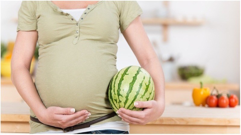 Kết hợp dưa hấu với thực phẩm lành mạnh để cân bằng dinh dưỡng cho bà bầu 