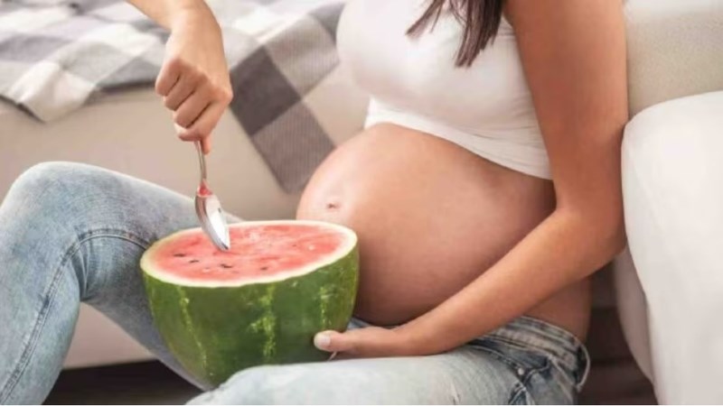 Dưa hấu mang lại nhiều lợi ích cho bà bầu khi dùng lượng vừa phải