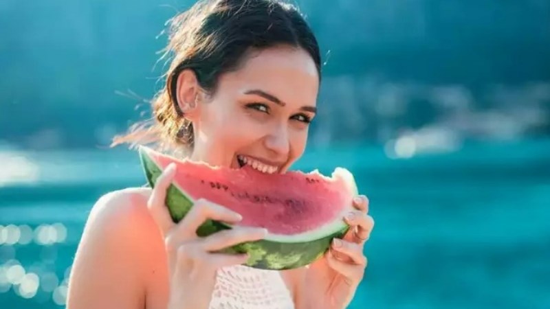  Dưa hấu chứa vitamin C giúp làm sáng da an toàn
