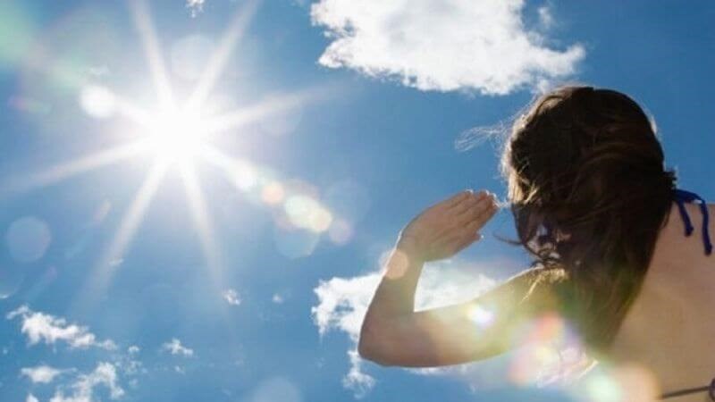 Người thường xuyên tiếp xúc với ánh sáng mặt trời dễ mắc ung thư biểu mô tế bào đáy Người thường xuyên tiếp xúc với ánh sáng mặt trời dễ mắc ung thư biểu mô tế bào đáy