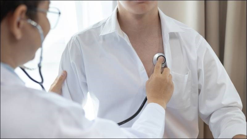 Bạn nên đi khám bác sĩ nếu ho có đờm kéo dài