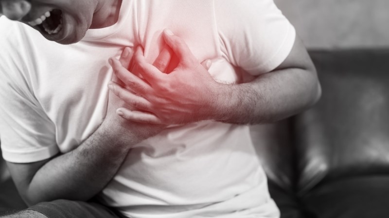 Bạn nên đến gặp bác sĩ nếu thường xuyên đau ngực tăng lên khi vận động