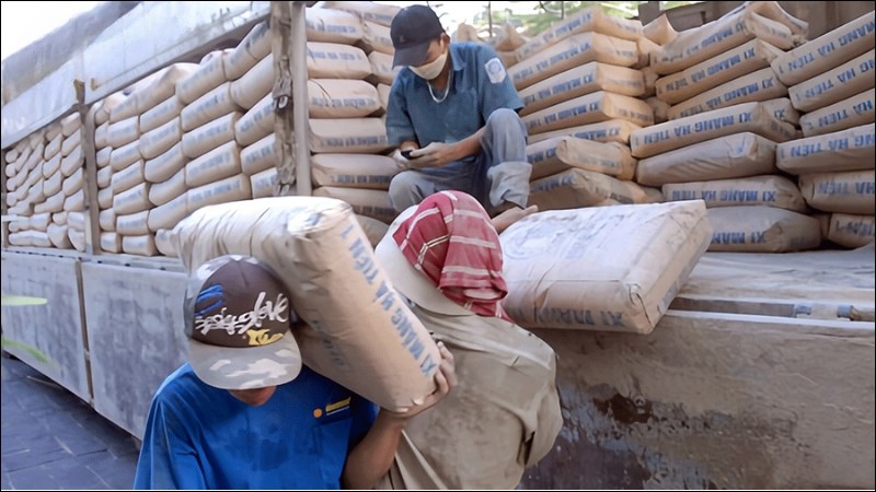 Người thường xuyên làm việc nặng như khuân vác có nguy cao mắc IDD