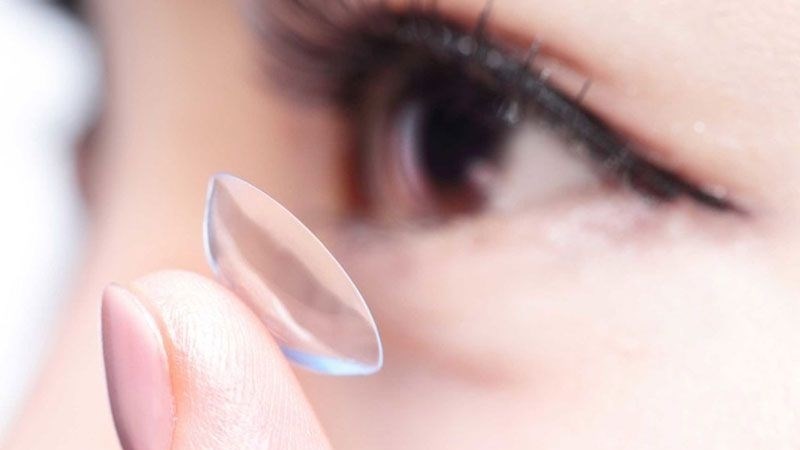 Kính áp tròng có thể giảm bớt một số bất tiện ở kính mắt thông thường Kính áp tròng có thể giảm bớt một số bất tiện ở kính mắt thông thường