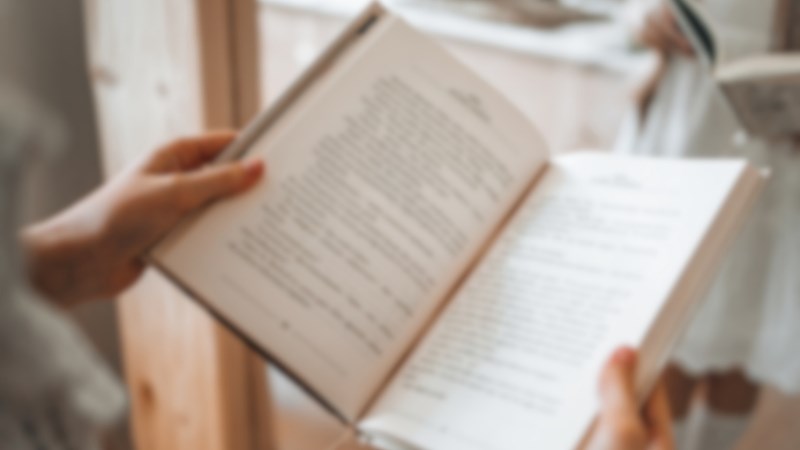 Nhìn mờ khi đọc sách có thể là dấu hiệu của tật lão thị Nhìn mờ khi đọc sách có thể là dấu hiệu của tật lão thị