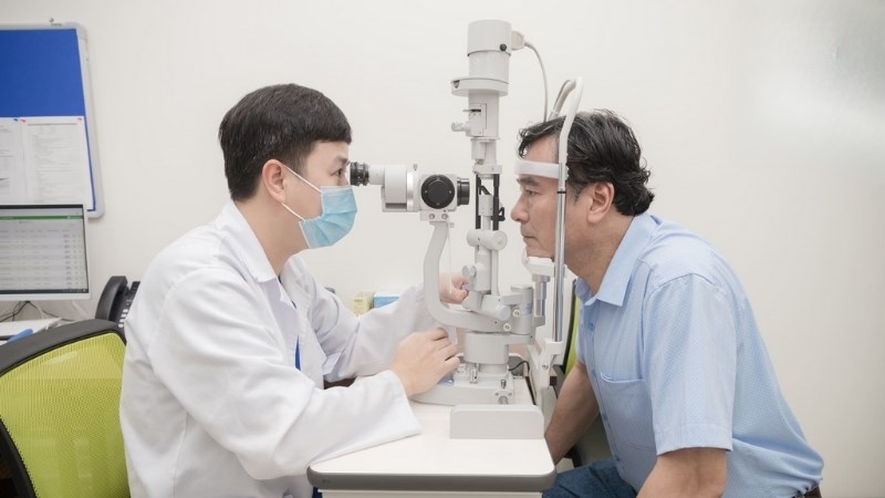 Đo khúc xạ mắt giúp chẩn đoán lão thị Đo khúc xạ mắt giúp chẩn đoán lão thị