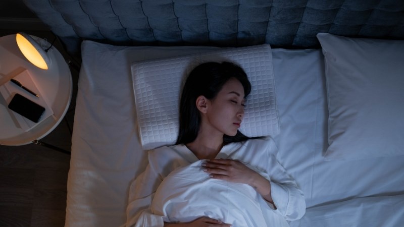 Ngủ kê gối là thói quen tốt giúp khắc phục trào ngược họng - thanh quản