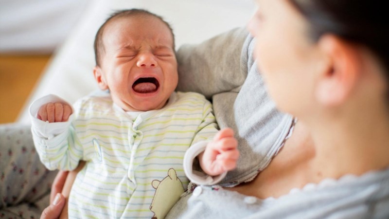 Trẻ thường xuyên khó thở khi khóc hoặc ăn nên được đưa tới khám bác sĩ Trẻ thường xuyên khó thở khi khóc hoặc ăn nên được đưa tới khám bác sĩ