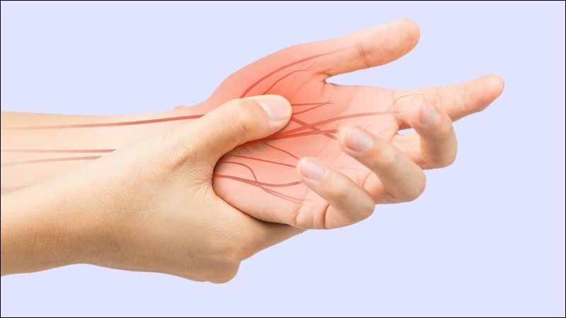 Tê tay thường do tổn thương hoặc chèn ép dây thần kinh ở cánh tay và cổ tay Tê tay thường do tổn thương hoặc chèn ép dây thần kinh ở cánh tay và cổ tay