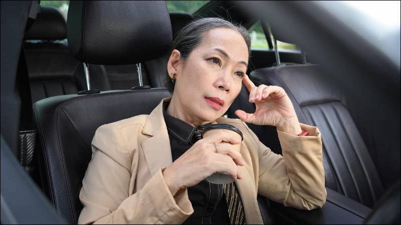 Bạn nên đi khám bác sĩ khi cơn bốc hỏa gây ảnh hưởng cuộc sống