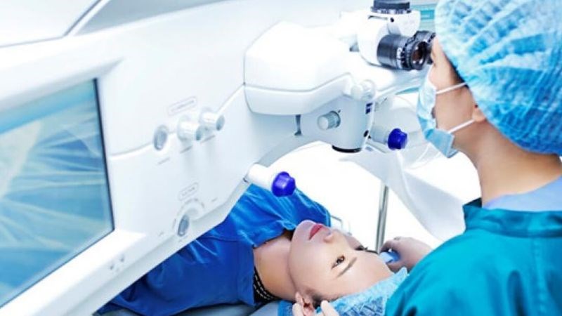 Phẫu thuật mắt sẽ gây nên tình trạng sụp mí mắt Phẫu thuật mắt sẽ gây nên tình trạng sụp mí mắt