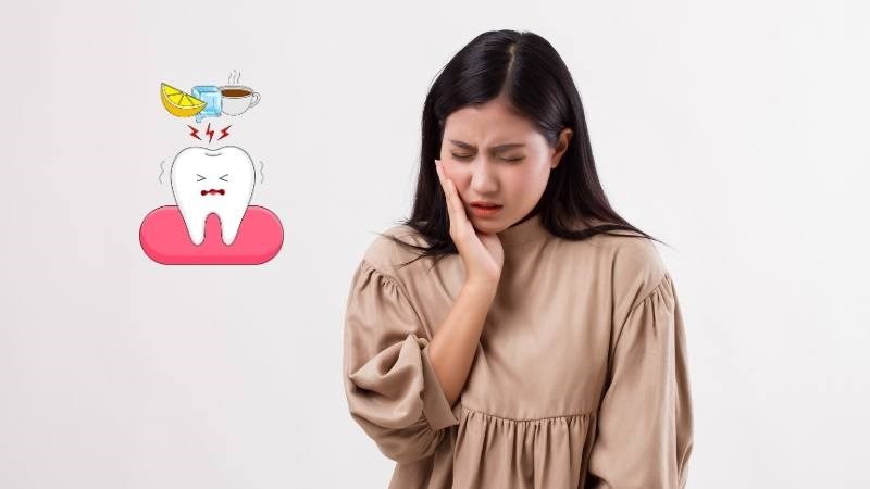 Đau nhức dữ dội khi tiếp xúc với đồ ăn/thức uống nóng hoặc lạnh
