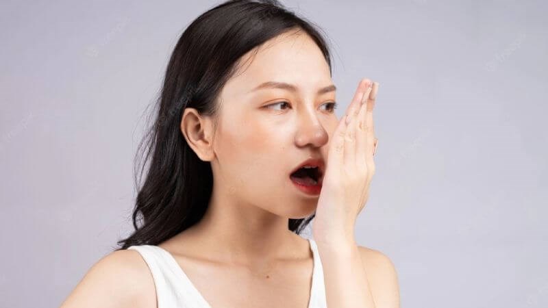 Đắng miệng có thể đi kèm hôi miệng
