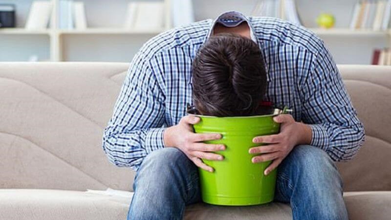 Khi đắng miệng kèm nôn, người bệnh nên đến các cơ sở y tế