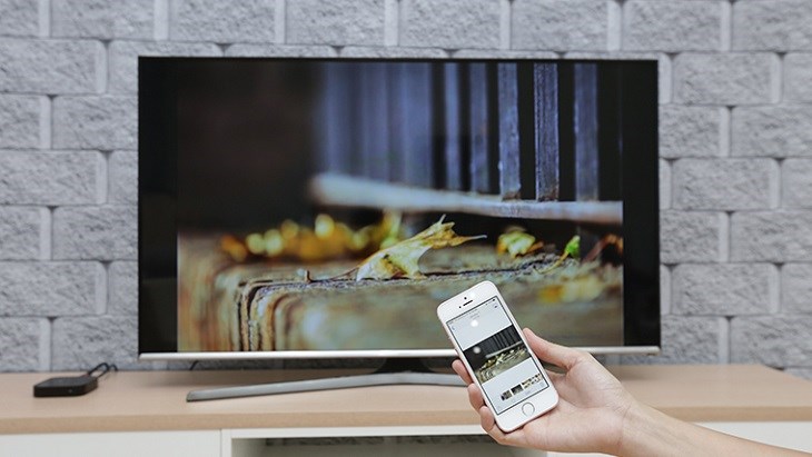 Không được hỗ trợ MHL nhưng bạn vẫn có thể truyền hình ảnh từ iPhone qua tivi bằng cổng HDMI Không được hỗ trợ MHL nhưng bạn vẫn có thể truyền hình ảnh từ iPhone qua tivi bằng cổng HDMI