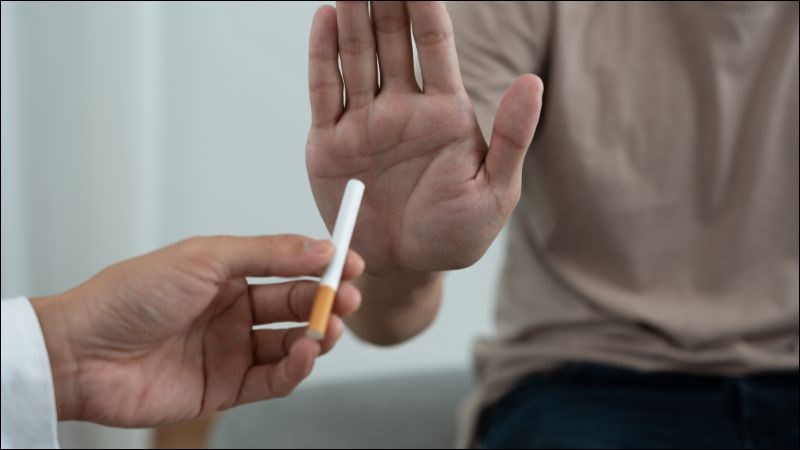 Bỏ hút thuốc lá giúp giảm nguy cơ mắc các bệnh có thể dẫn tới đau cổ Bỏ hút thuốc lá giúp giảm nguy cơ mắc các bệnh có thể dẫn tới đau cổ